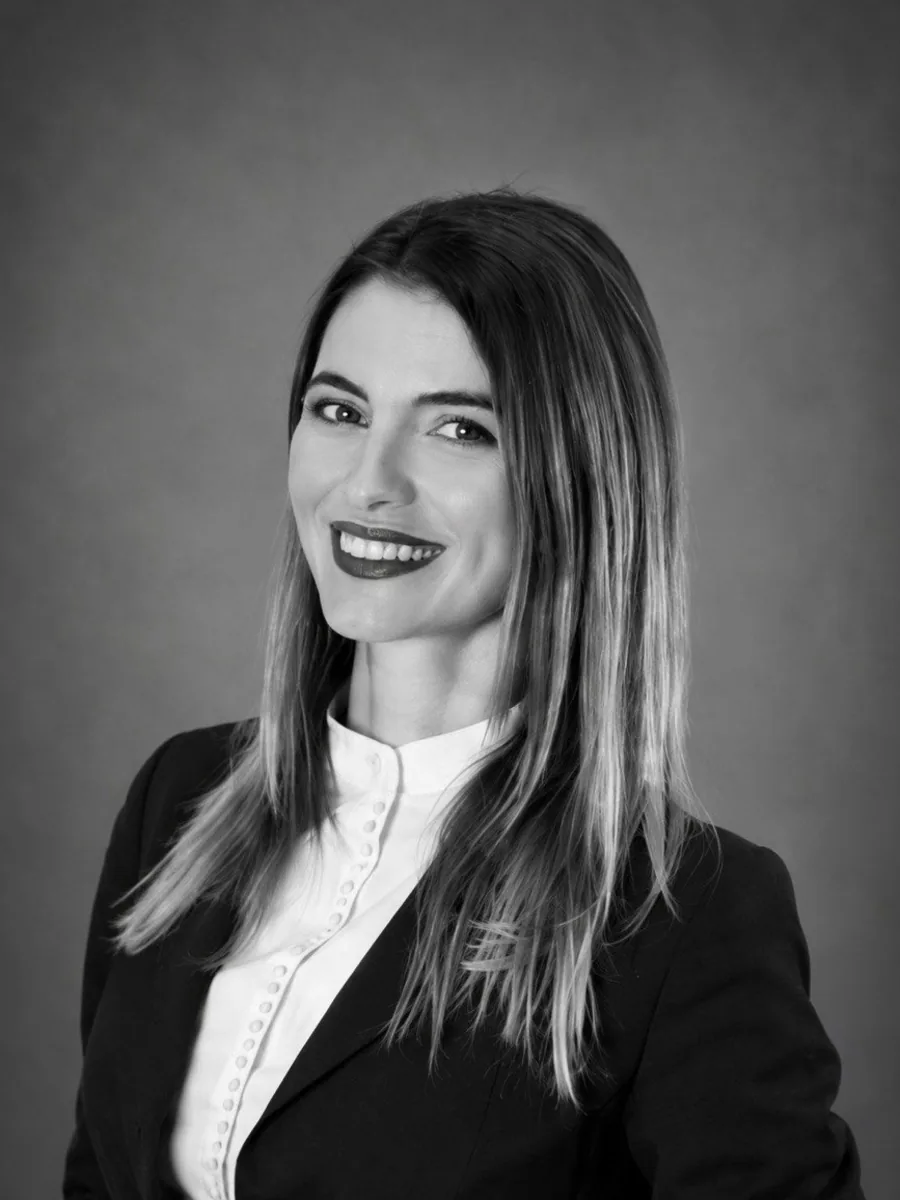 Dana Peticaru — portret
